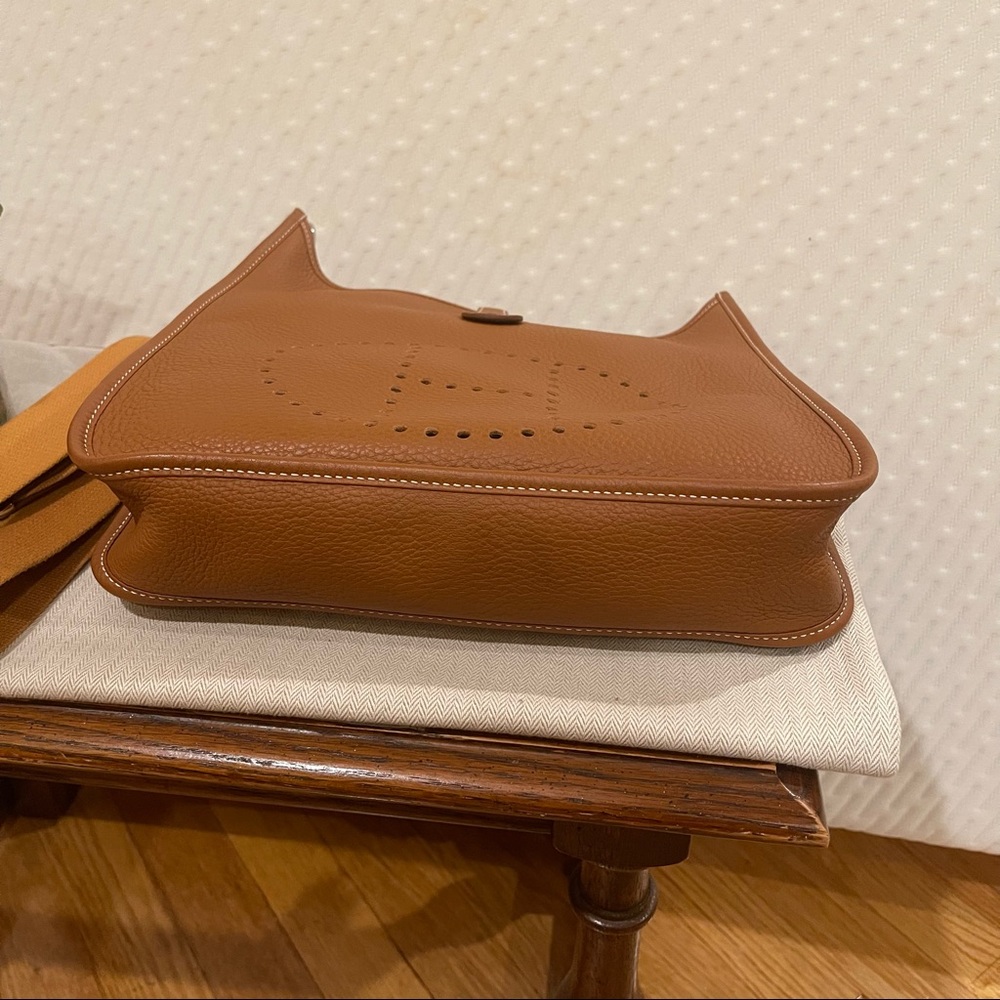 Authentic Hermés Evelyne III GM Crossbody Bag - Picture 9 of 13